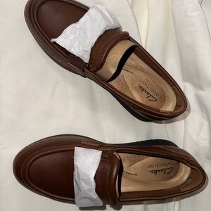 Clarks woman’s Rich Brown Slip-On Loafers